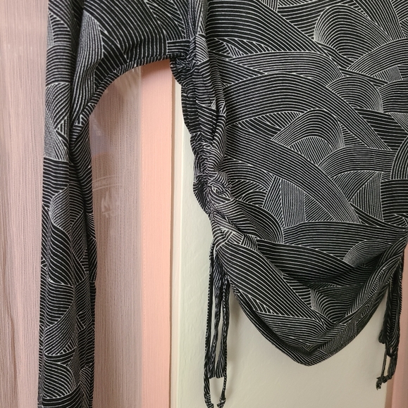 Kenneth Cole Mesh Long Sleeve - Picture 3 of 4